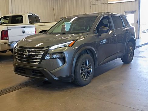 Used 2024 Nissan Rogue S AWD/4WD image 4