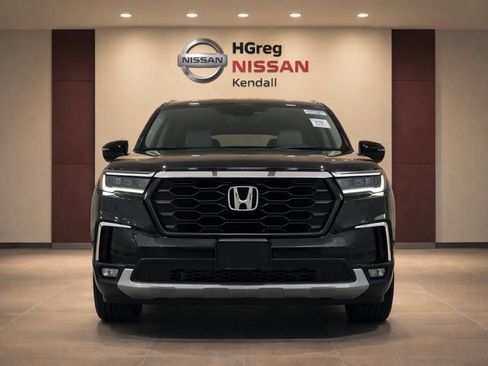 Used 2024 Honda Pilot Touring image 4