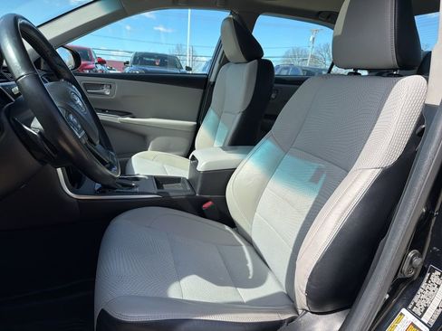 Used 2016 Toyota Camry SE w/ Moonroof Package image 8