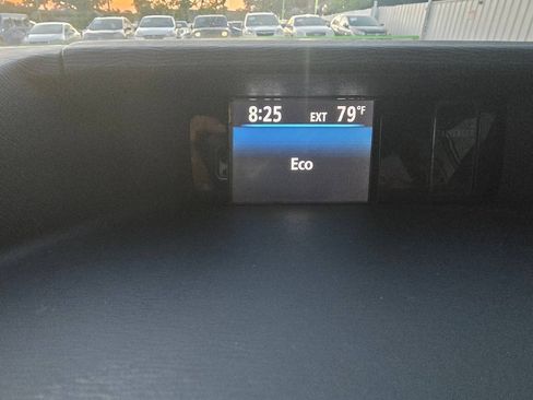 Used 2012 Toyota Sienna LE FWD image 44