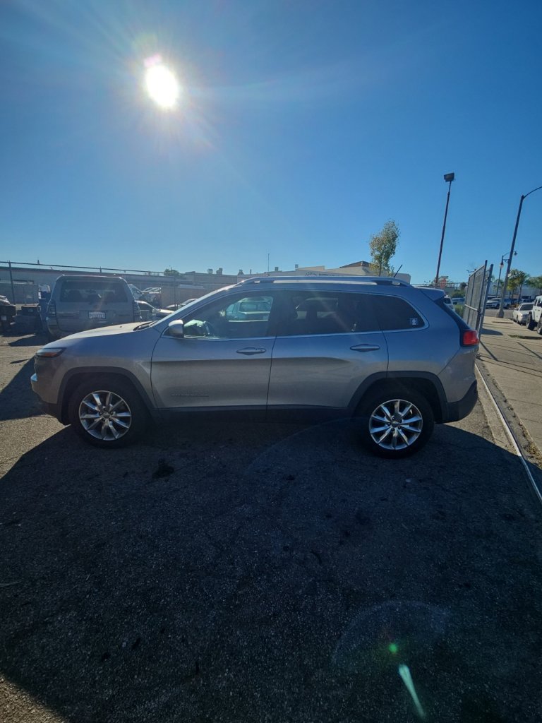Used 2014 Jeep Cherokee Limited AWD/4WD image 4