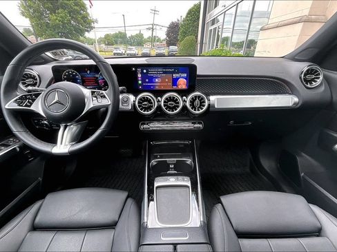 Used 2026 Mercedes-Benz GLB 250 4MATIC image 15
