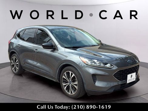 Used 2022 Ford Escape SE w/ SE Sport Appearance Package FWD image 1
