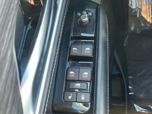 Used 2023 Jeep Wagoneer Series III w/ Preferred Equipment Group image 17