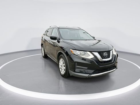 Used 2018 Nissan Rogue SV image 2