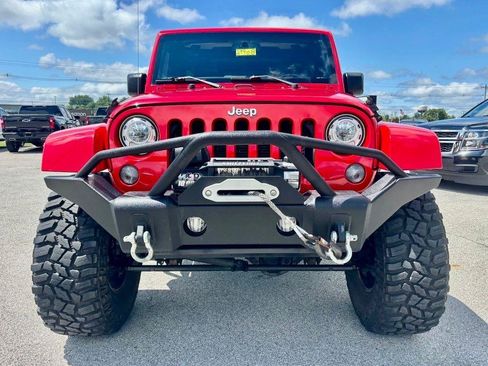 Used 2017 Jeep Wrangler Unlimited Rubicon w/ Connectivity Group AWD/4WD image 8