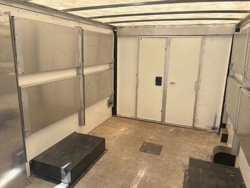 Used 2022 Chevrolet Express 3500 w/ Power Convenience Package image 5