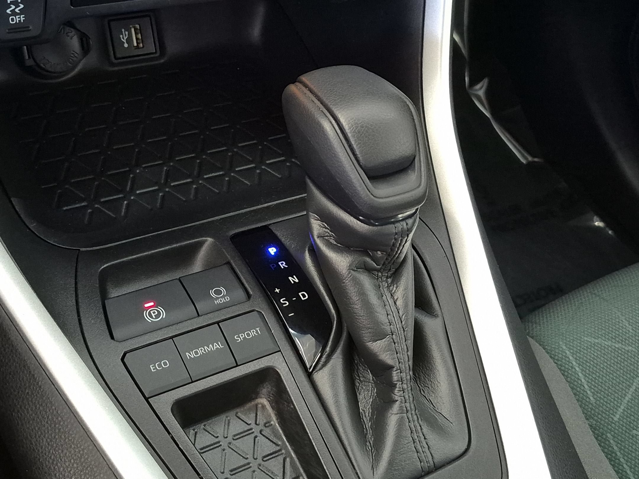 Certified 2024 Toyota RAV4 XLE FWD image 19