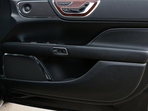 Used 2020 Lincoln Continental Reserve image 60