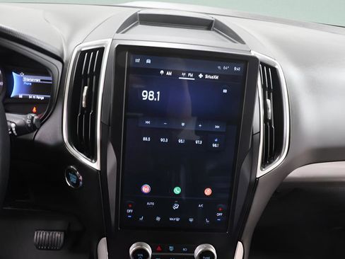 Used 2024 Ford Edge SEL image 11