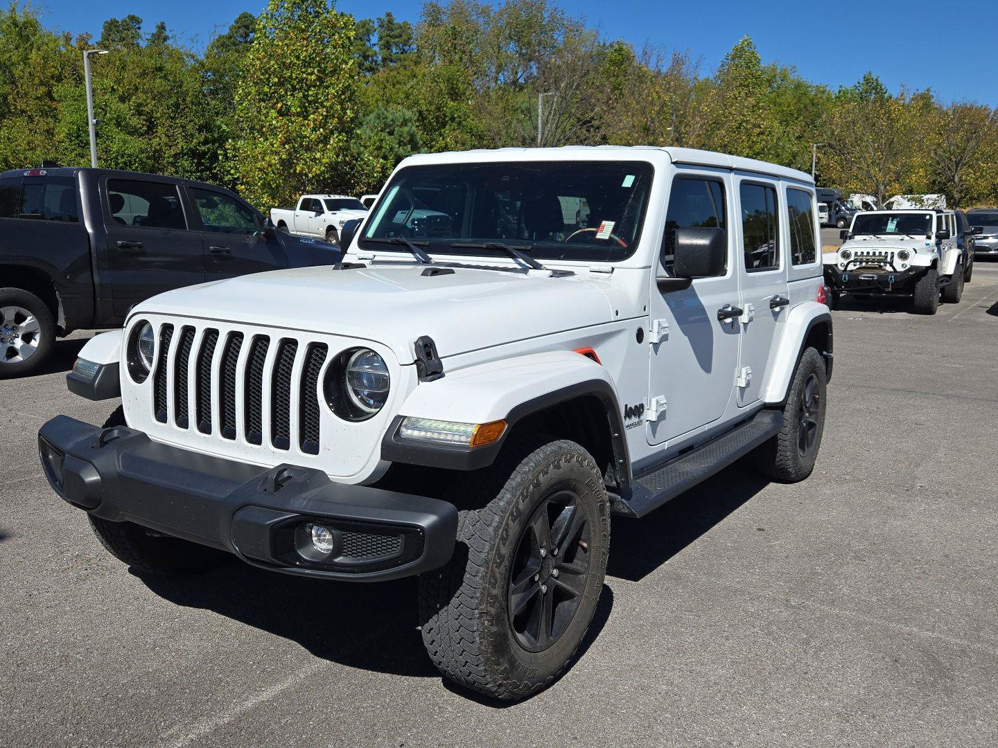 Used 2022 Jeep Wrangler Unlimited Sahara AWD/4WD image 3
