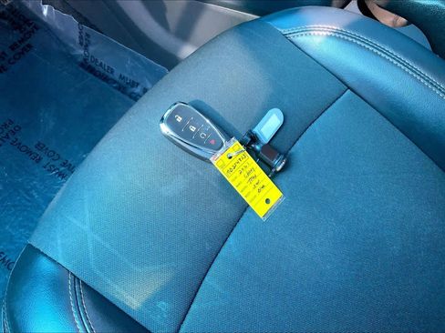 Used 2021 Chevrolet Trax LT w/ LT Convenience Package image 14