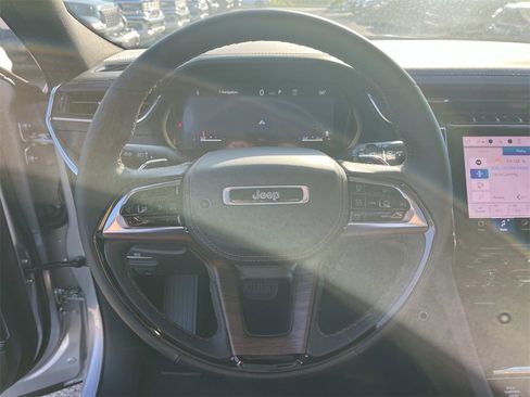 New 2025 Jeep Grand Cherokee L Summit w/ Obsidian Package image 19