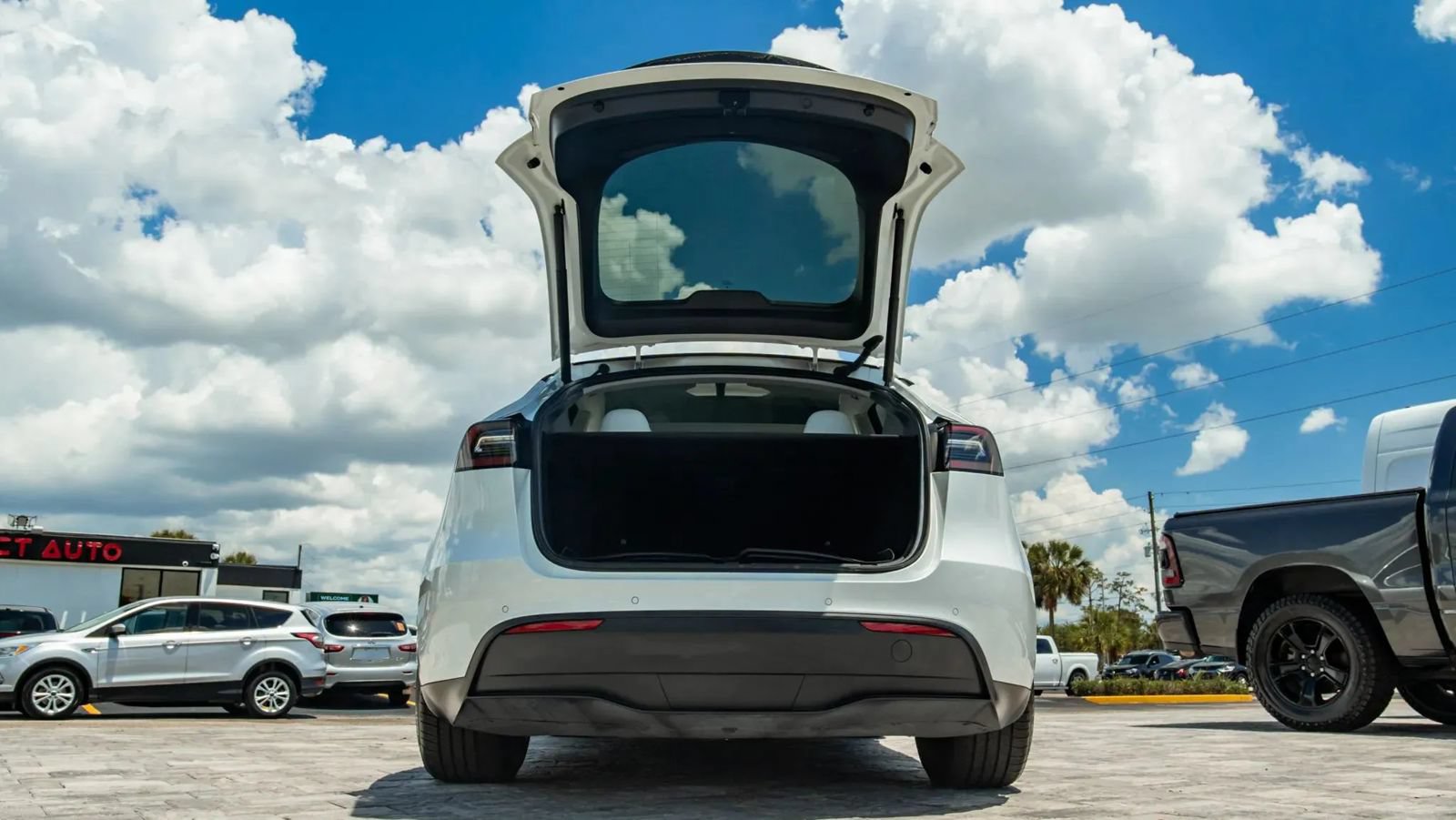 Used 2022 Tesla Model Y Performance AWD/4WD image 6