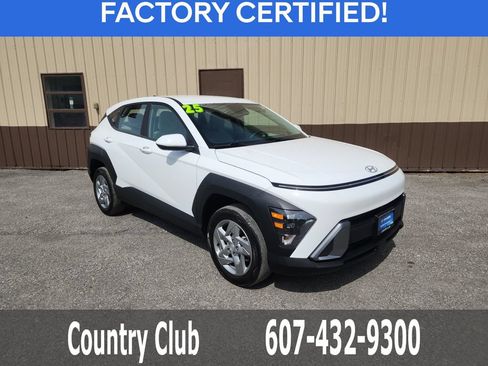 Used 2025 Hyundai Kona SE AWD/4WD image 1