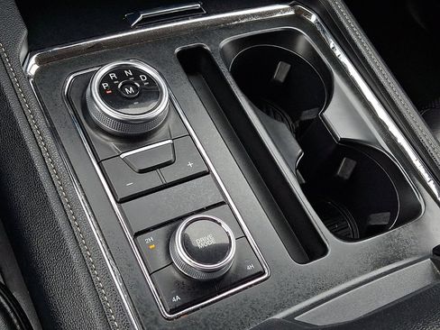 Used 2024 Ford Expedition XLT image 31