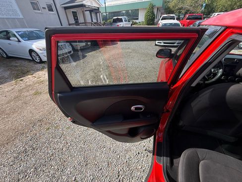 Used 2019 Kia Soul FWD image 28