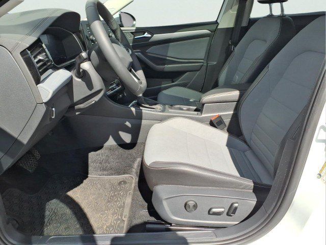 Certified 2025 Volkswagen Jetta SE w/ Sunroof Package FWD image 13