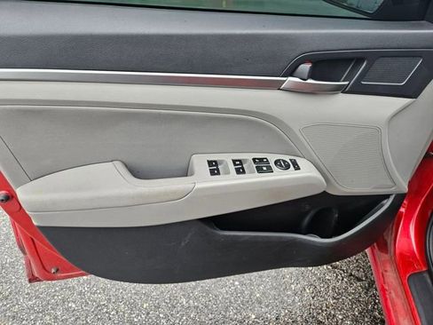 Used 2020 Hyundai Elantra SEL image 10