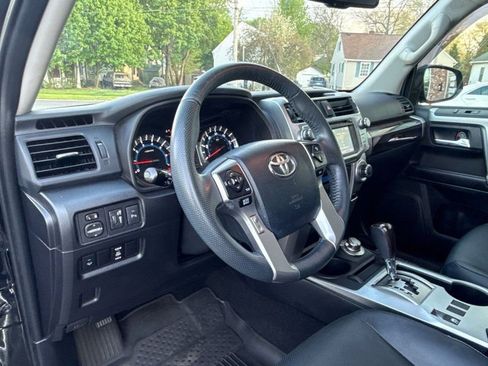 Used 2017 Toyota 4Runner Limited AWD/4WD image 10