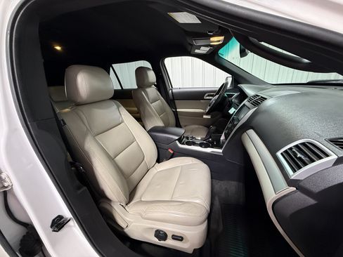 Used 2015 Ford Explorer XLT AWD/4WD image 10