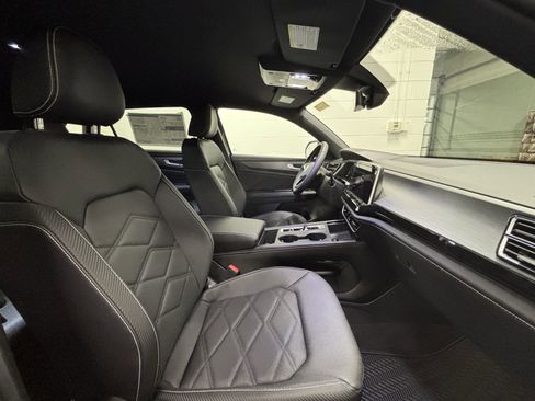 New 2026 Volkswagen Atlas Cross Sport SE image 11