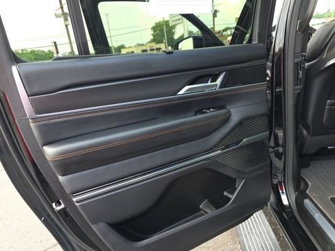 Used 2025 Jeep Grand Wagoneer L Series III w/ Rear Seat Video Group 1 AWD/4WD image 34