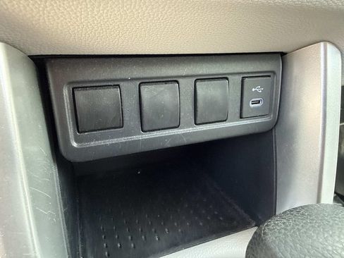 Used 2023 Toyota Corolla Cross L FWD image 31