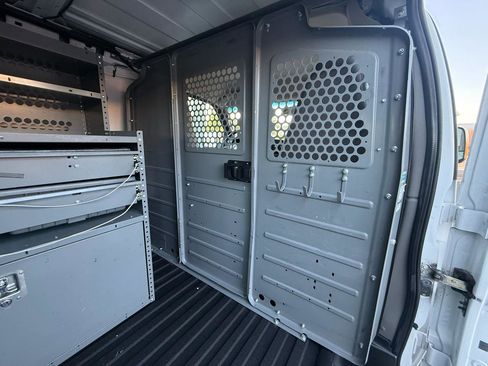 Used 2017 Chevrolet Express 2500 image 17