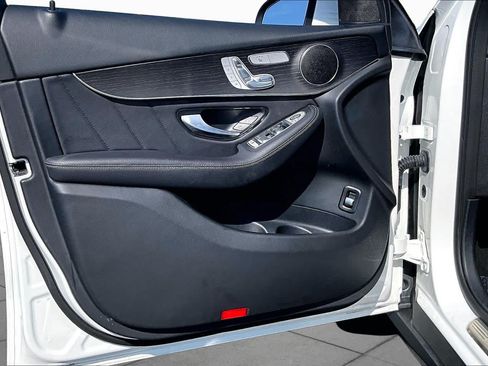 Used 2022 Mercedes-Benz GLC 300 4MATIC image 21
