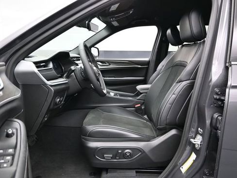 New 2026 Jeep Grand Cherokee Altitude AWD/4WD image 20