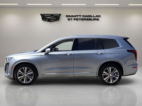 Used 2025 Cadillac XT6 Premium Luxury image 2