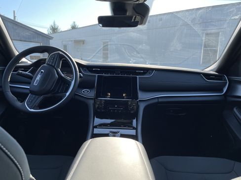 New 2025 Jeep Grand Cherokee Laredo X image 15