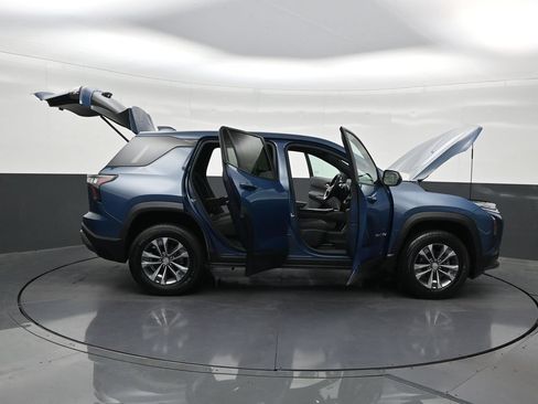 Used 2025 Chevrolet Equinox LT FWD image 32