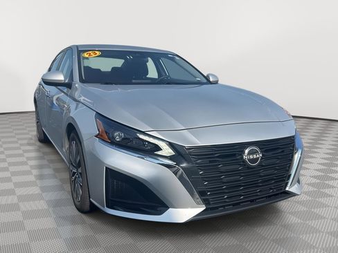 Used 2023 Nissan Altima 2.5 SV image 18