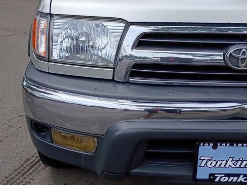Used 2000 Toyota 4Runner SR5 AWD/4WD image 11
