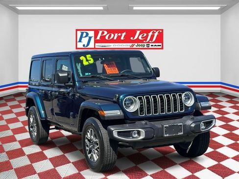Used 2025 Jeep Wrangler Unlimited Sahara AWD/4WD image 2