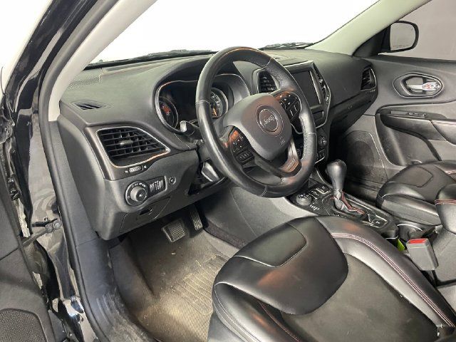Used 2019 Jeep Cherokee Trailhawk w/ Comfort/Convenience Group AWD/4WD image 3