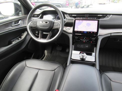 Used 2024 Jeep Grand Cherokee Limited w/ Black Appearance Package RWD image 13