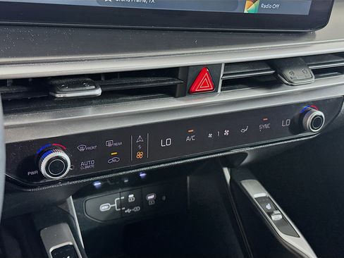 Used 2024 Kia Sorento S image 24