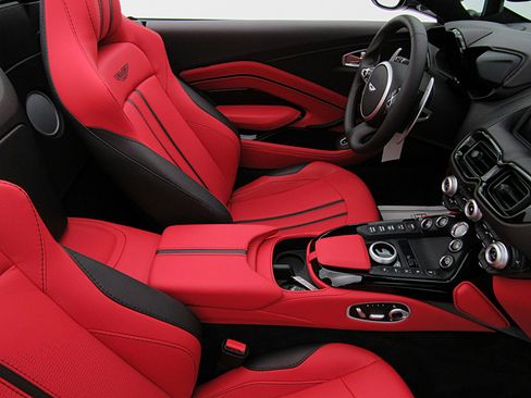 Used 2023 Aston Martin V8 Vantage Roadster image 30