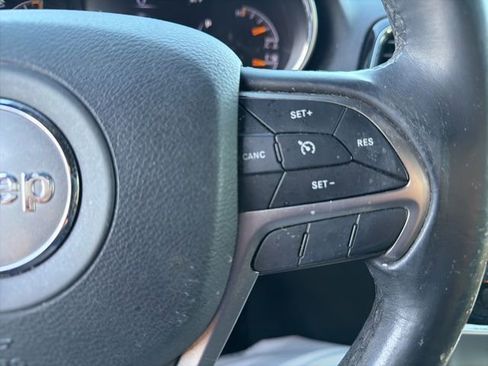 Used 2020 Jeep Grand Cherokee Laredo w/ 18" Wheel & 8.4" Radio Group image 9