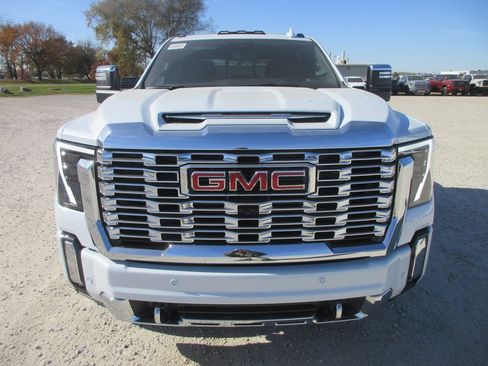 New 2026 GMC Sierra 2500 Denali image 12