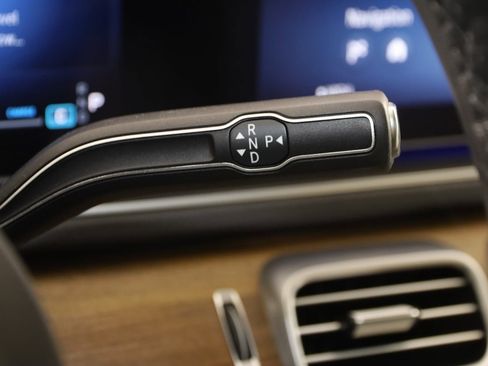 Used 2024 Mercedes-Benz GLS 580 4MATIC image 7