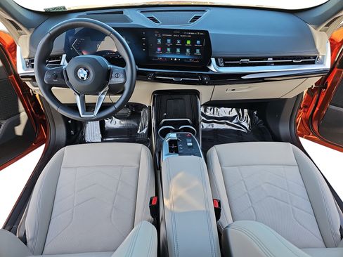 Used 2025 BMW X1 xDrive28i w/ Technology Package image 9