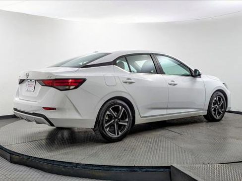 Used 2024 Nissan Sentra SV FWD image 8