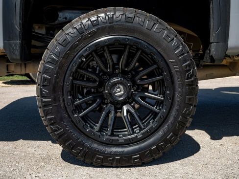 Used 2024 GMC Sierra 2500 AT4X image 61