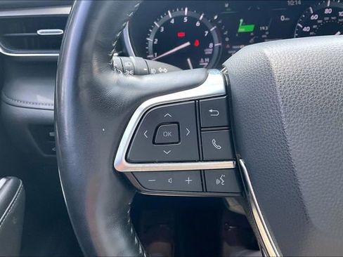 Used 2021 Toyota Highlander Limited FWD image 18