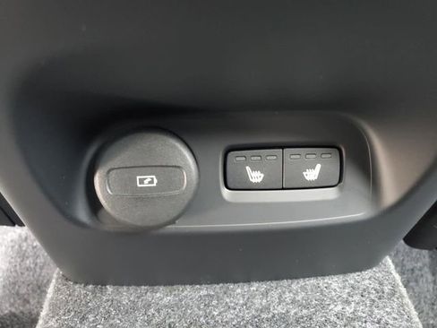 New 2026 Volvo XC40 B5 Plus w/ Protection Package Premier image 31