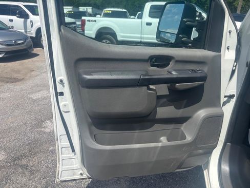 Used 2018 Nissan NV 2500 SV image 9